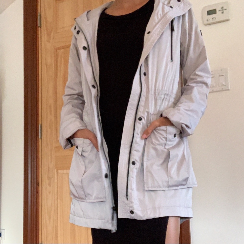 Mesh lined BCBG windbreaker